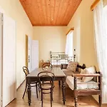 Casa vacanze Traditional House At Near *