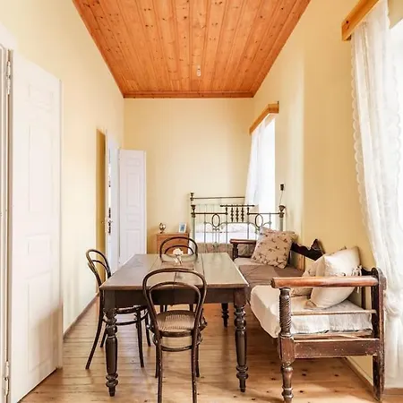 בית נופש Traditional House At Near *